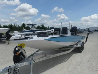 2026 Xpress H24B Bay