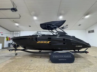 2026 Yamaha Boats 255 XD