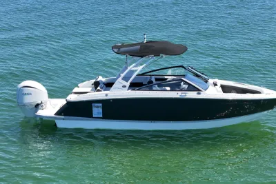 2027 Cobalt R6 Outboard