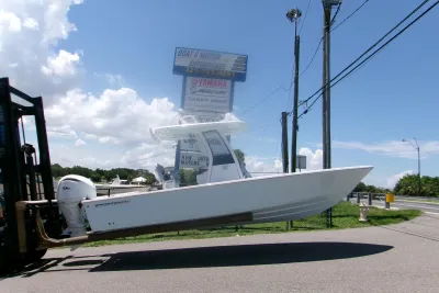 2027 Sportsman Masters 247OE Bay Boat