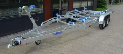 2700kg