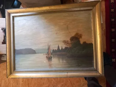Altes Ölgemälde mit Segelboot und Signatur
