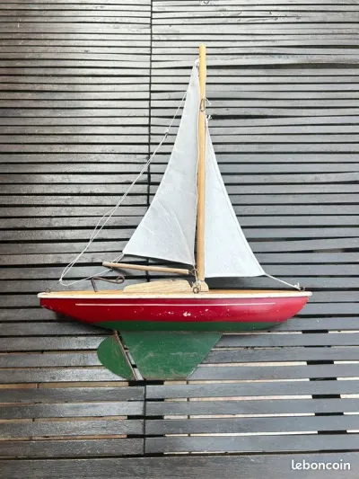 Ancienne maquette de voilier en bois – bateau de bassin vintage – 46 cm