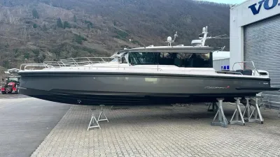 Axopar 37 CC mit