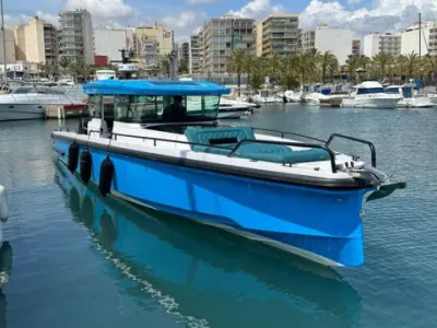 Axopar 37 Cross Cabin