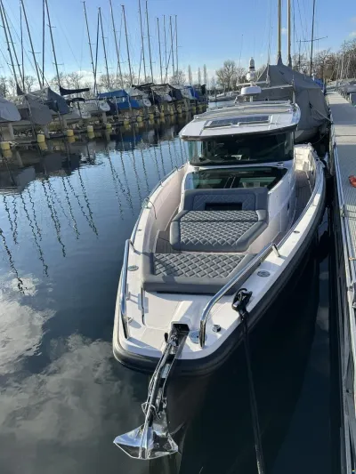 Axopar 37 Cross Cabin