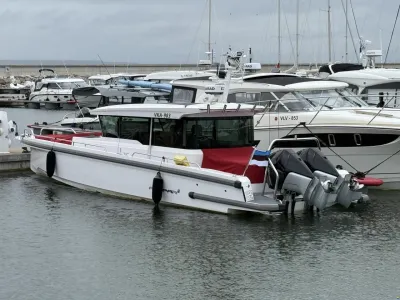 Axopar 37 XC Cross Cabin
