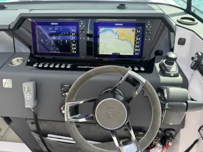 Axopar 37 XC Cross Cabin