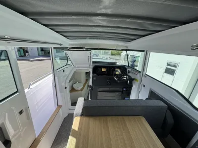 Axopar 37 XC Cross Cabin