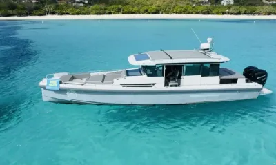 Axopar 37 XC Cross Cabin