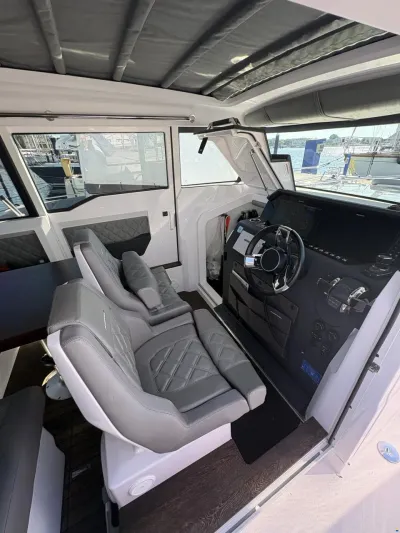 Axopar 37 XC Cross Cabin