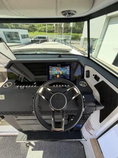 Axopar 37 XC Cross Cabin