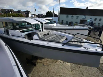 Axopar 37XC Cross Cabin