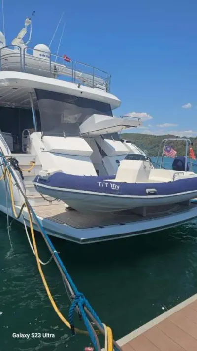 Azimut 62