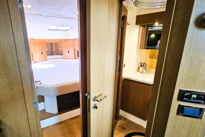 Azimut S8 2021