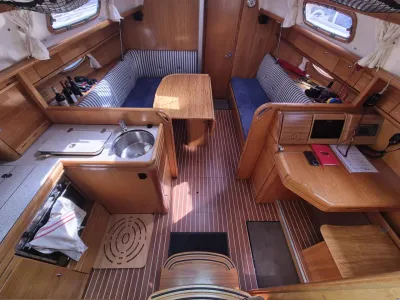 Bavaria 33 cruiser