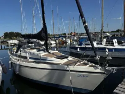 Bavaria 890
