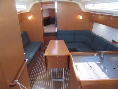 Bavaria Cruiser 37