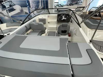 Bayliner VR5 Cuddy