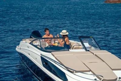 Bayliner VR6 CUDDY OUTBOARD