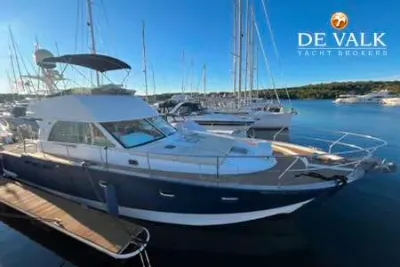 BENETEAU ANTARES 13.80 motor yacht for sale