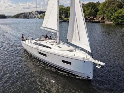 Beneteau Oceanis 37.1