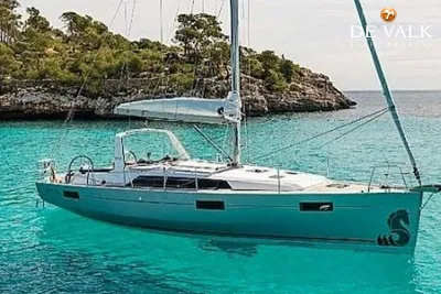 BENETEAU OCEANIS 38 sailing yacht for sale