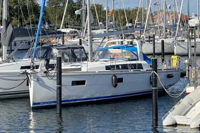 Beneteau Oceanis 38