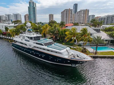 Benetti TriDeck 1994
