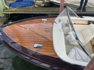 Boesch 580 Runabout