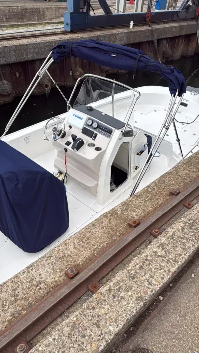 Boston Whaler 210 Montauk