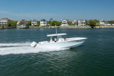Boston Whaler 330 Outrage 2020