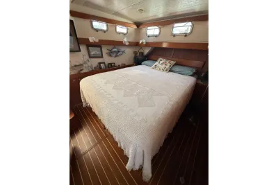 Boston Whaler 365 Conquest 2025