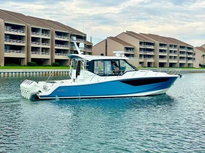 Boston Whaler 405 Conquest 2023