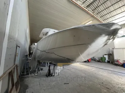 Boston Whaler OUTRAGE 320