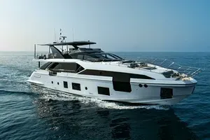 CHILLIN&rsquo; 88' Azimut 2020
