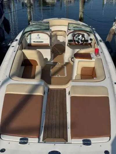 Chris Craft Launch 25 Day Cruiser
