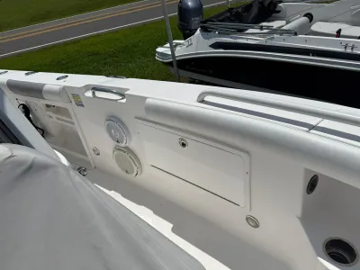 Cobia 320 Center Console 2019