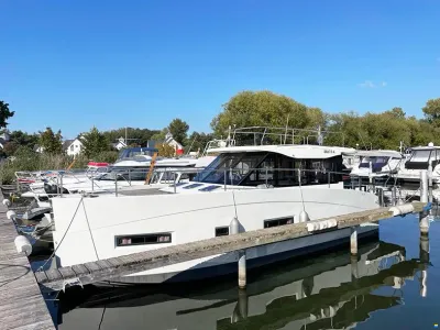 Cobra Futura 36