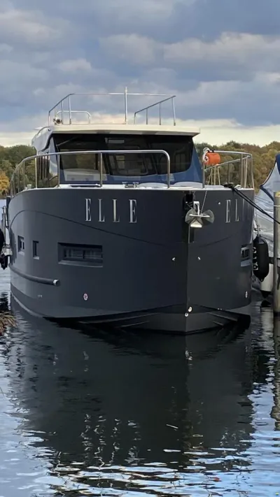 Cobra Futura 36