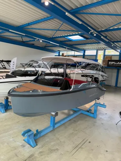 Corsiva 607 Runabout