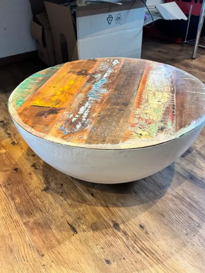 Couchtisch aus recyceltem Bootholz und Metall