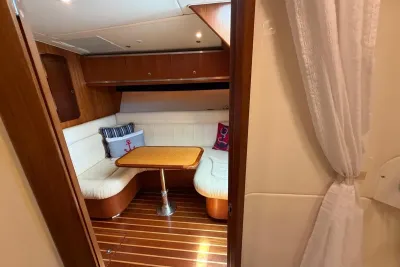Cruisers Yachts 370 Express 2004