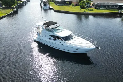 Cruisers Yachts 4450 Express Motoryacht 2002