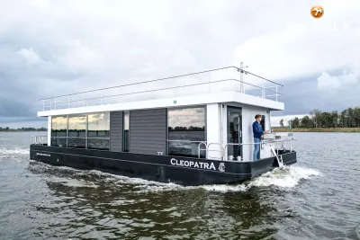 CRUISING HOME TRAVELLER 1500 motor yacht for sale