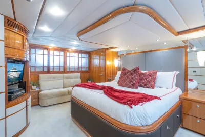 Custom Line Navetta 33 2018