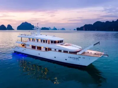 CUSTOM POWER CATAMARAN 37M
