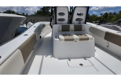 Cutwater C-30 Sedan 2015