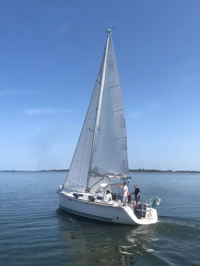 Dufour 325 Segelyacht Baujahr 2006 mit Liegeplatz, Hafentrailer,