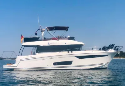 Exklusive Motoryacht Janneau Velasco 43